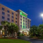 Holiday Inn & Suites 1