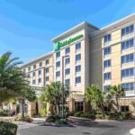 Holiday Inn & Suites 2